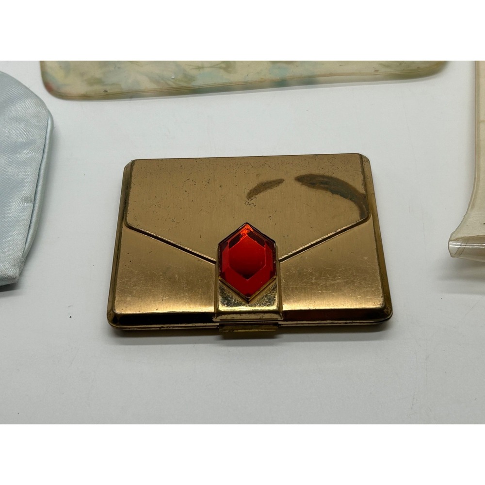 Lot of Vintage 50's Compacts, vinyl cases and silk cases for a ladies purse - Picture 4 of 7